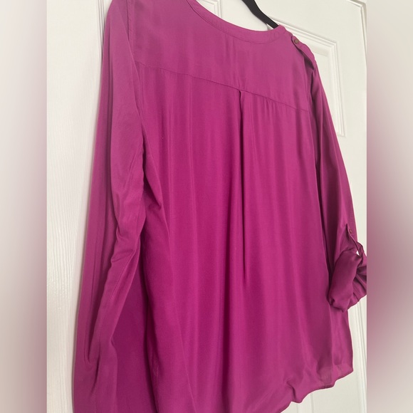 LOVE NOTES Gorgeous magenta color blouse - Picture 6 of 7